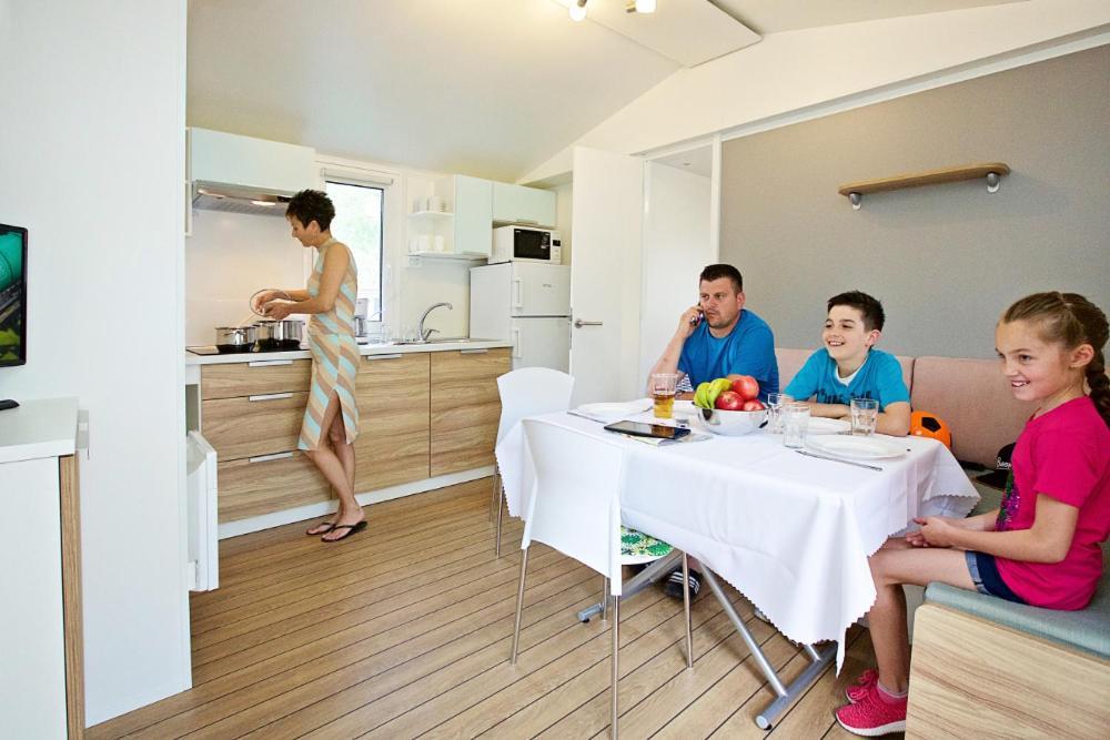 Hungarospa Thermal Camping Mobilhaz ハイデゥソボスロー エクステリア 写真