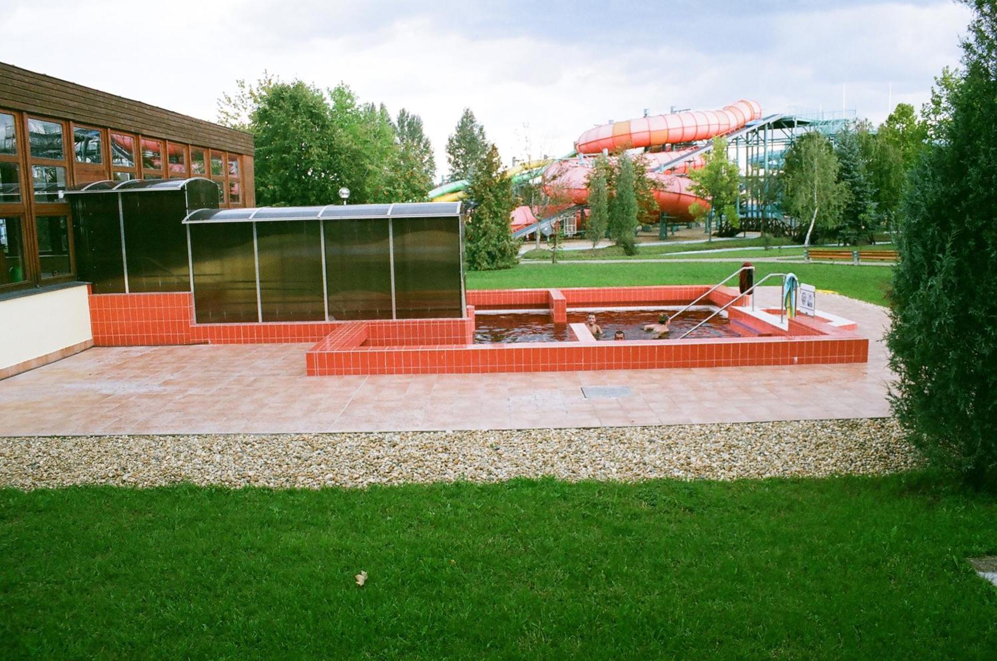Hungarospa Thermal Camping Mobilhaz ハイデゥソボスロー エクステリア 写真